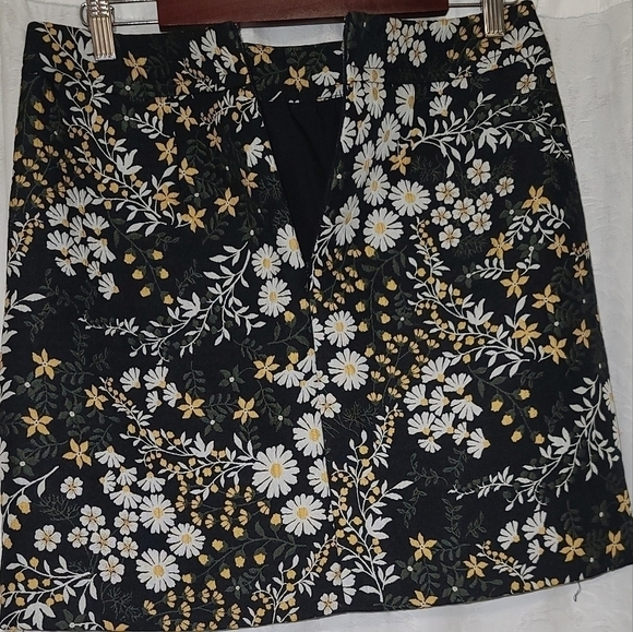 𝅺LOFT  Beautiful Jacquard Skirt with Daisy Details Sz 6P - Picture 2 of 4